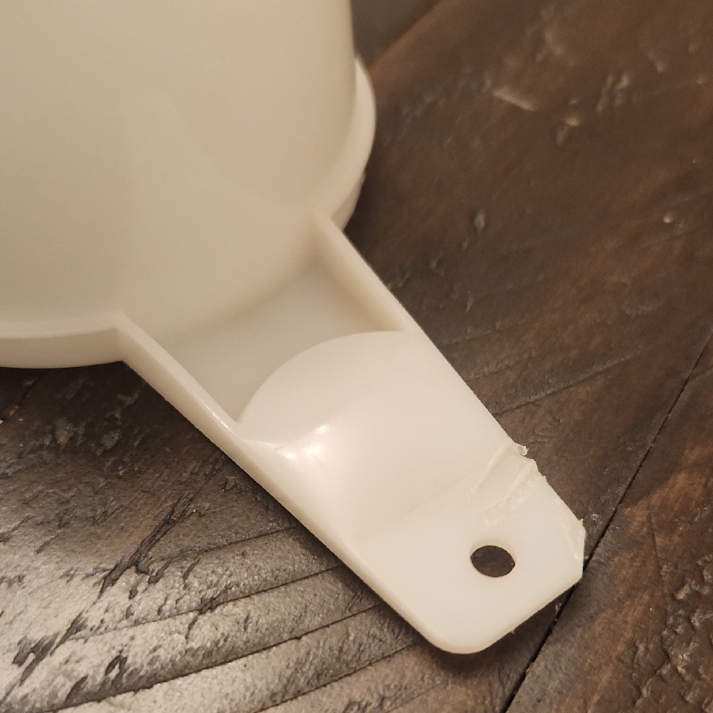 Tupperware Classic White Measuring Cups - Picture 4 of 4